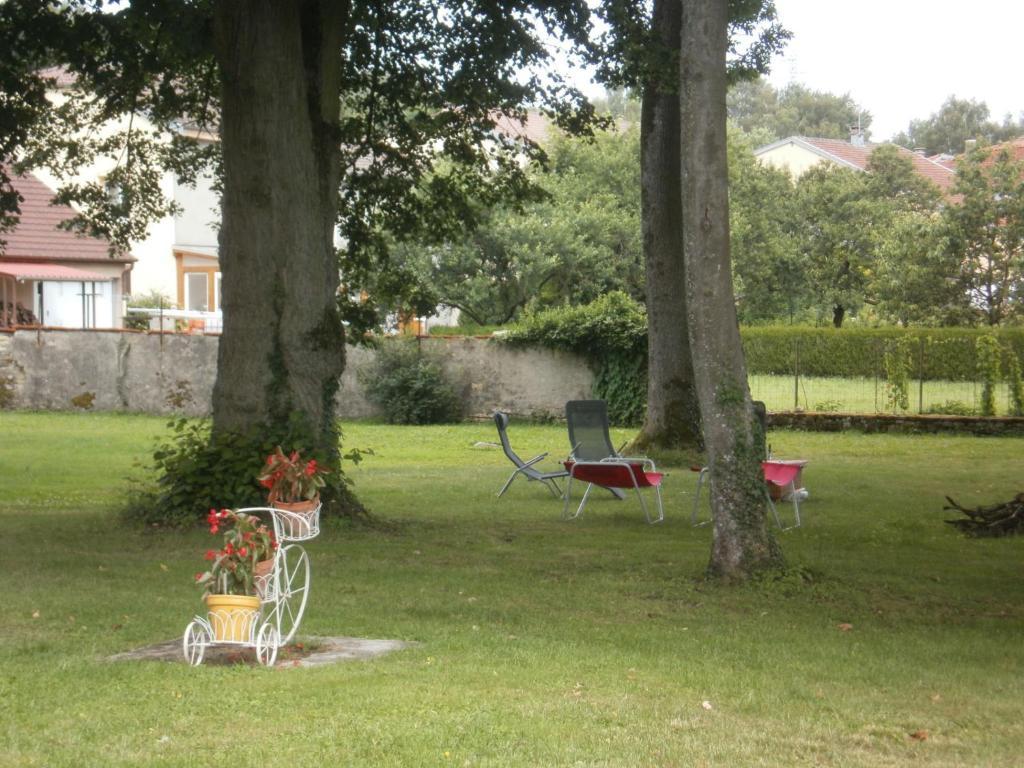 Le Jardin Des Lys Bed and Breakfast Gemmelaincourt Εξωτερικό φωτογραφία